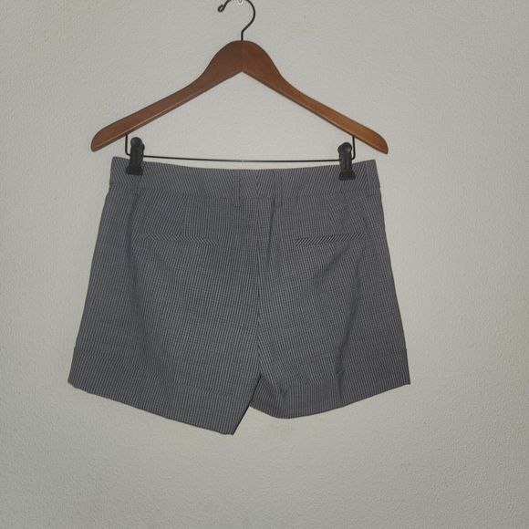 Express Design Studio Gray Plaid Pleated Shorts Women's Women's Size 6 - Picture 6 of 6
